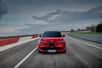 Alfa Romeo a dévoilé, en avant-première au Mondial de l’Auto 2024, sa nouvelle Junior, un modèle compact ambitieux offrant des options hybrides et électriques. Cette diversification marque un tournant pour la marque italienne, associant performances et engagements environnementaux.